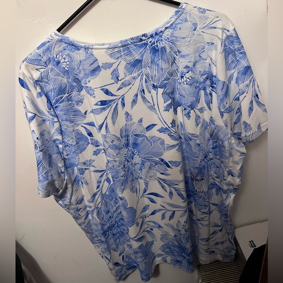 Chico's Blue Floral Women's Top - Picture 2 of 4